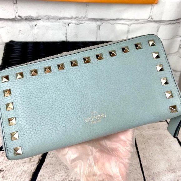 Valentino ROCKSTUD Garavani ZIPPY Zip around  long WALLET GREAT! - Picture 3 of 16